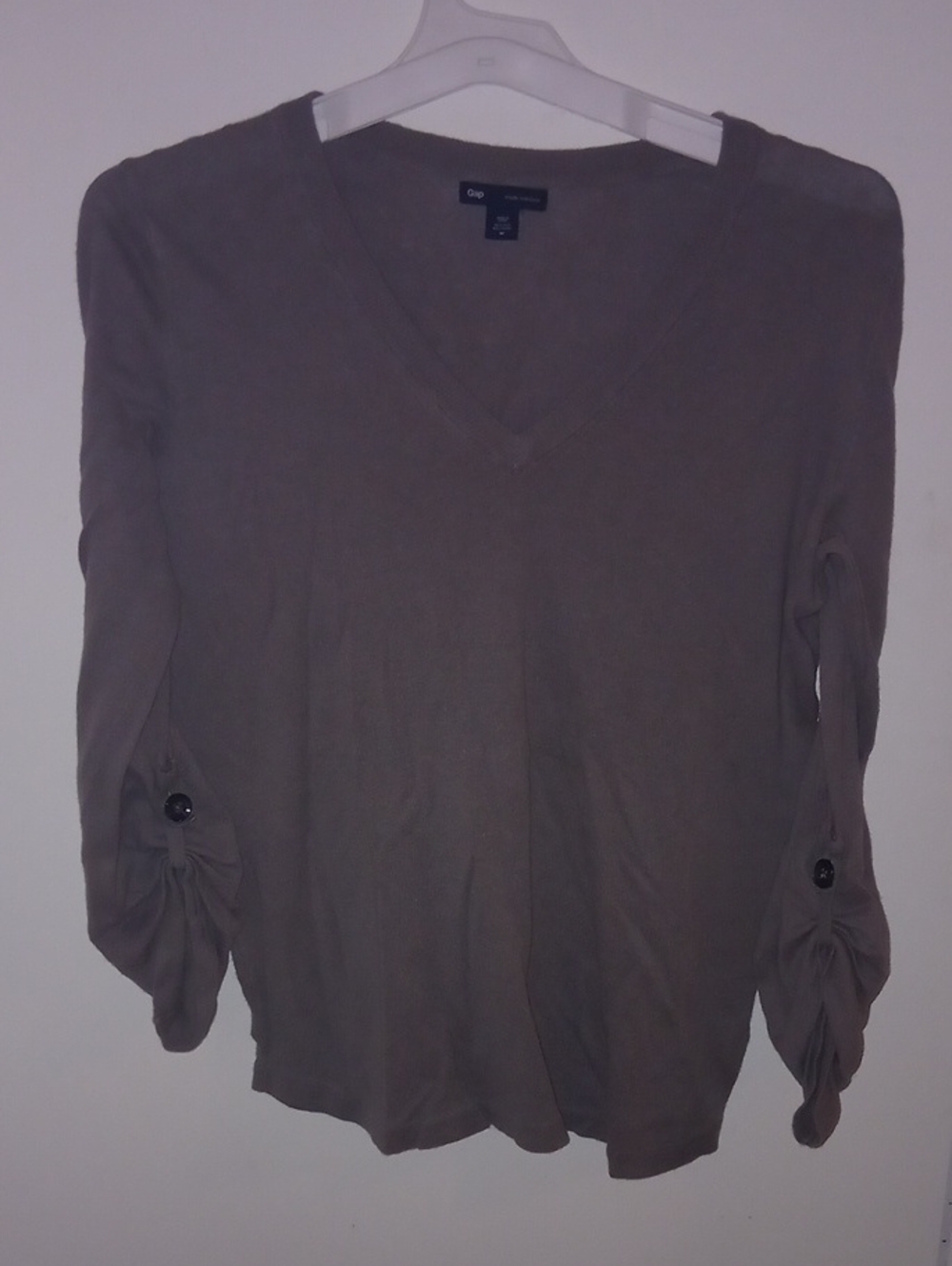 GAP Women's Long Sleeve V-Neck Top in Gray